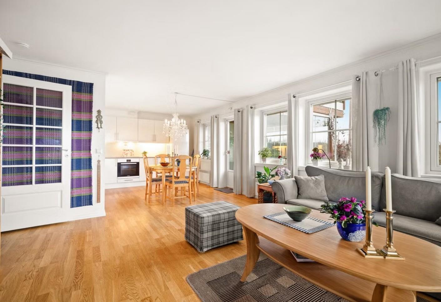 Romslig 3 roms leilighet i Vestby med innglassert terrasse. Sentralt.